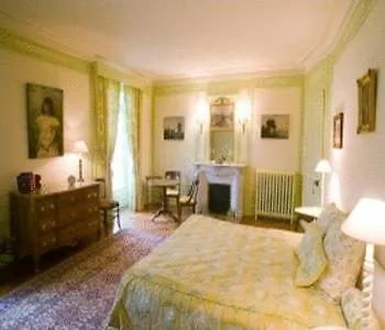 Chateau De Sarceaux *