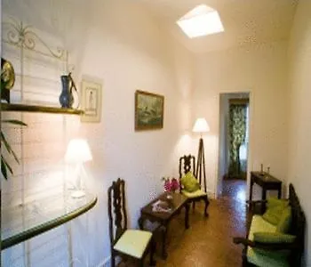 לינה וארוחת בוקר Chateau De Sarceaux 3*